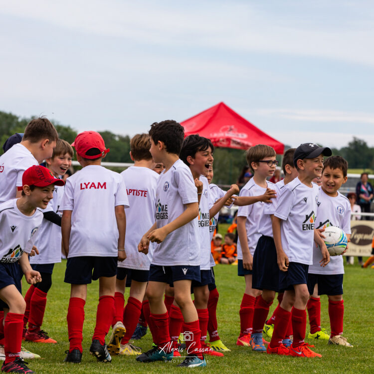 ⚽✨ L’École de Foot US Montbazens Rignac fait sa rentrée : garçons et filles, tous au ballon !