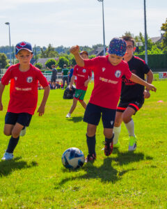 Lire la suite à propos de l’article Victoire en R3, point à Boussac et l&rsquo;école de foot en pleine forme : un weekend de reprise réussi pour l&rsquo;USMR
